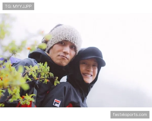 昌雅妮训练完偷偷吃炸鸡被拍,这自律人设崩得也太真实了 昌雅妮训练完偷偷吃炸鸡被拍,这自律人设崩得也太真实了