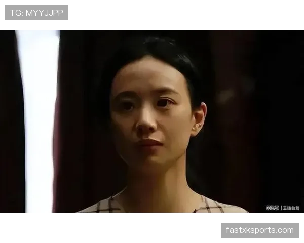 李梦赛后签完名直接钻进那辆让人眼馋的黑色SUV，生活像分了两个剧本